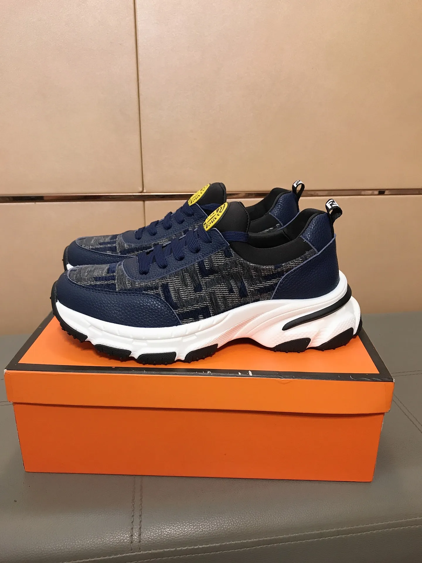 Factory price 442 💥💥🔺🔺FENDI [Fendi] Men’s new casual shoes are a hit! , that kind of calm connotation️elegant taste is indescribable to start the journey of fashionable shoes💍💍to cope with various occasions calmly! The momentum of the big names speaks for itself! Comfortable and comfortable on the feet! Materials: Imported printed materials, stitched with cowhide design, sheepskin feet, a fashion must-have! Code number: 38-44